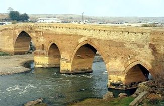 “Qırmızı körpü” təmir edilir