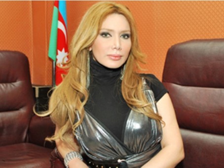 Fəxriyyə Xələfova ən bahalı və ən zövqlü geyinən şəhərin sakinlərindən danışıb