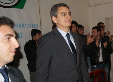 Əli Kərimli AXCP-yə ofis almaq istəyir