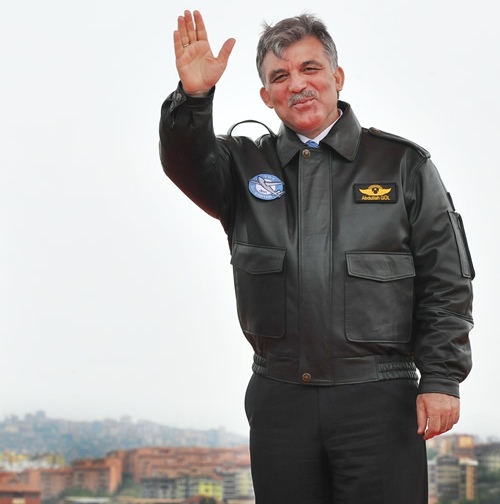 Prezident təyyarəçi qiyafəsində - FOTOLAR 