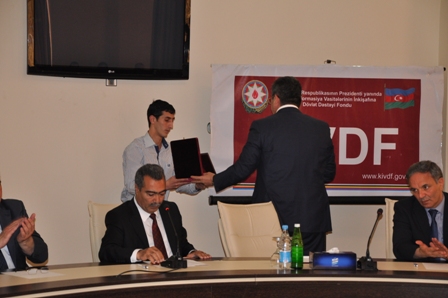 Vüqar Səfərli və icra başçısı 22 jurnalistə pul mükafatı verdi – SİYAHI