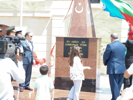 “Tənha Məzar” abidəsinin açılışı olub - FOTOLAR