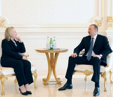 İlham Əliyev Hillari Klintonla Qarabağdan danışıb
