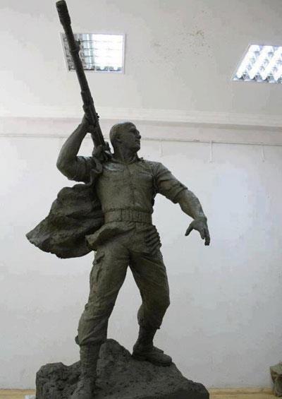 Milli Qəhrəman Mübariz İbrahimova heykəl hazırlanıb - FOTO