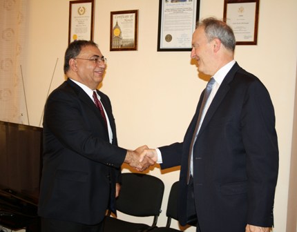 Asim Mollazadə Qafqazın gələcəyi ilə bağlı çıxış edib