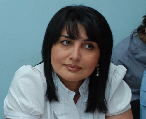 Xanım deputatlar erotik "nağıl-lətifə"lərə görə od püskürdülər