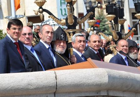Rusiyalı deputatlar Xankəndinə “seçkiləri” müşahidə etməyə gəlib