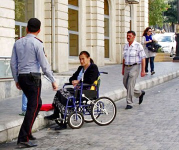 “Bakıda əlillər küçələrə çıxmağa qorxurlar” - Əlil İttifaqının sədri