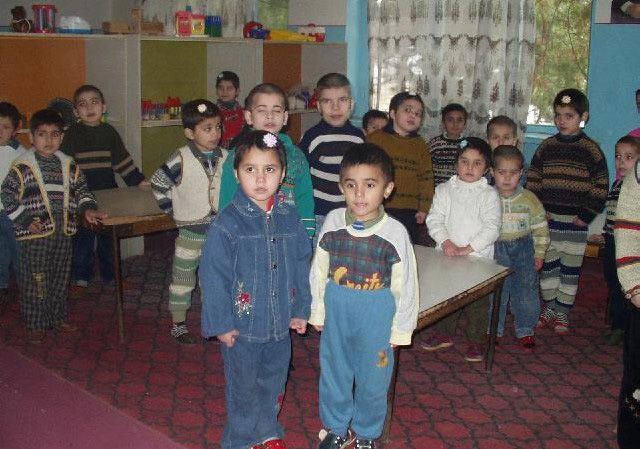 Uşaq evindən çıxan gənclər müəmmalı həyata qədəm qoyurlar - PROBLEM