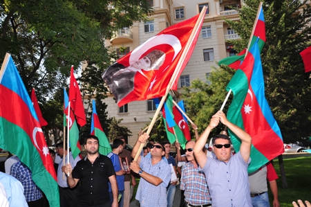 Bakıda PKK-ya qarşı aksiya keçirilib - FOTOLAR