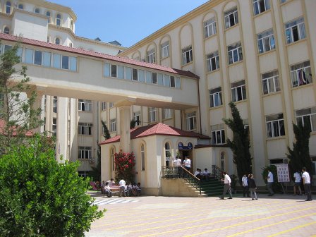Bakıda varlıların övladları burada oxuyur