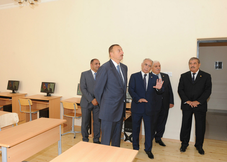 Prezident paytaxt məktəblərində olub 