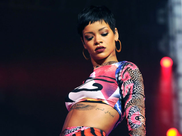 Rihannaya heykəl qoyaqmı..?