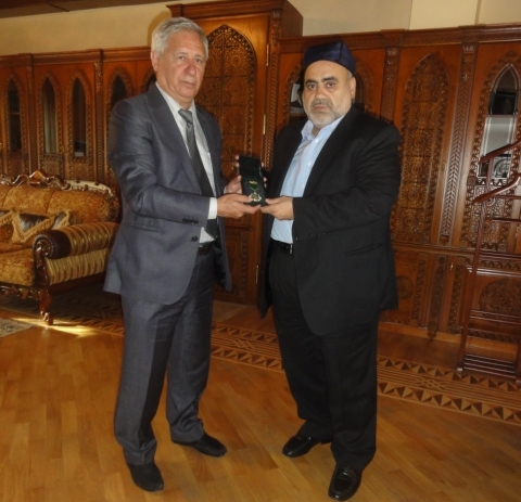 Allahşükür Paşazadəyə medal verildi - FOTO