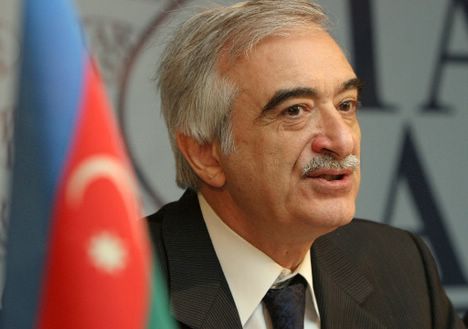 Polad Bülbüloğlu Bakıya gəldi