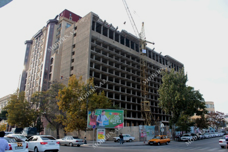 “Bakı” mehmanxanasını sökməyə başladılar - FOTOLAR