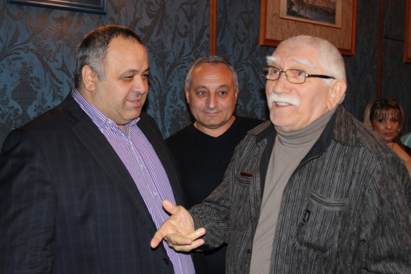 “Sarı gəlin” müğənnilərimizi ayırdı: kim ermənilərlə birgə oxumaq istəyir? - SORĞU 