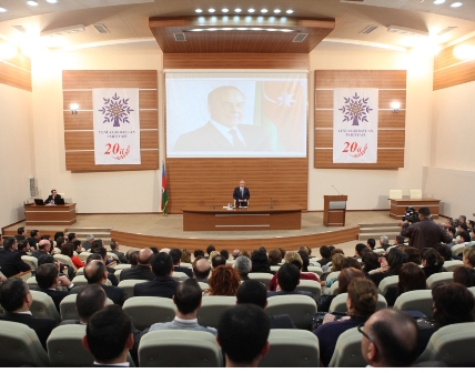 Əmək və Əhalinin Sosial Müdafiəsi Nazirliyinin işçiləri YAP-a yazılıblar