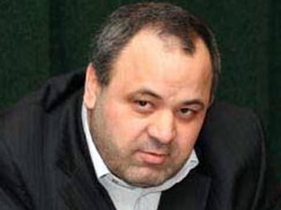 Deputat “Milyarderlər İttifaqı”nı ittiham edən Ramiz Mehdiyevi dəstəklədi