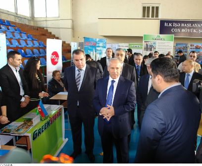 Nazir universitetdəki “əmək yarmarkası”na gəldi - FOTO