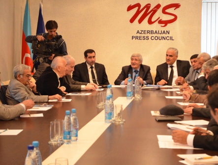 Mətbuat Şurasında idman nəşrlərinin nöqsanlarından danışıldı 