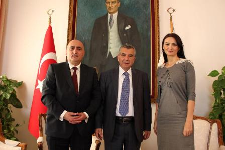 Azərbaycanın millət vəkilləri Şimal Kiprdə baş nazir və tələbələrlə görüşüblər - FOTO