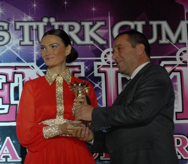 Azərbaycanlı deputata Rauf Denktaş  Özəl Ödülü verilib