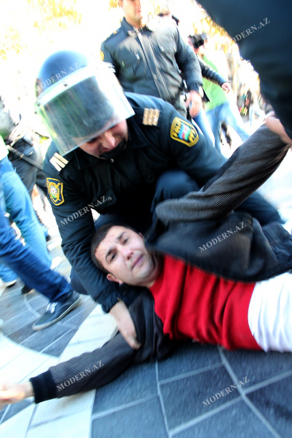 İctimai palatanın Fəvvarələr meydanındakı aksiyasından - FOTOSESSİYA