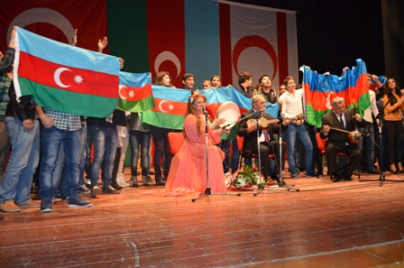 Kiprdə oxuyan azərbaycanlı tələbələr bayram keçirib - FOTOLAR