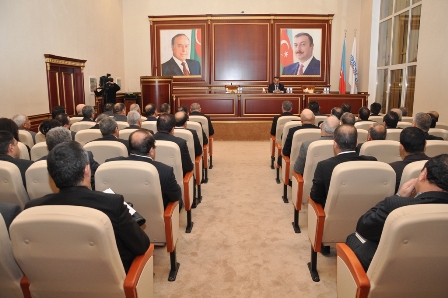 Qorxmaz Hüseynov müşavirə keçirib
