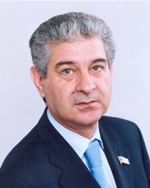 "Rüstəm İbrahimbəyov kiməsə heç «xaç atalığına» da yaramır"