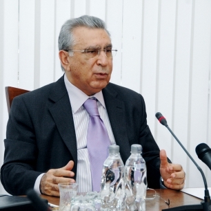 Ramiz Mehdiyev korrupsiyadan və müəllimlərin maaşından danışdı