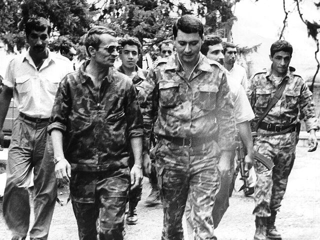 Bir şəklin tarixçəsi: İsgəndər Həmidov və Nəcməddin Sadıqov - Orduda intriqa