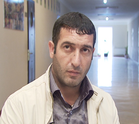 Xocalıda hər iki valideynini itirmiş 25 uşaqdan biri: “Meyitlərin əlindəki çörəyi qoparıb yeyirdim”  - MÜSAHİBƏ