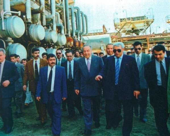 Bir şəklin tarixçəsi: “Qara qızıl” və qara eynəkli Rəsul Quliyev...