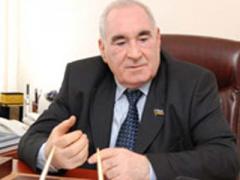 75 yaşı tamam olan Fəttah Heydərova “Şərəf” ordeni verildi