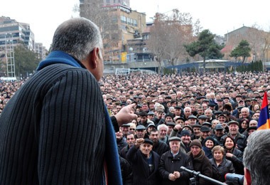 Ermənistanda kütləvi mitinqlərə çağırış - inqilab başlayır