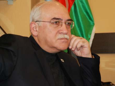 İsa Qəmbər 56 yaşını qeyd edir
