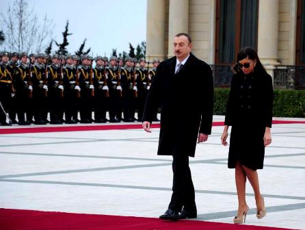İlham Əliyev və xanımı Saakaşvilini qarşıladı - FOTOLAR
