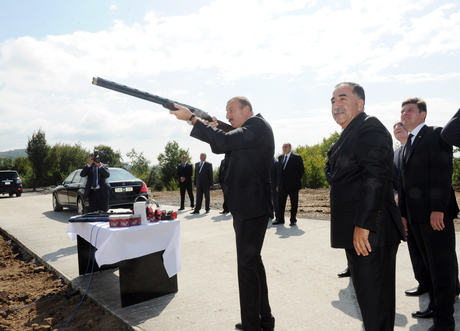 Prezident uçan hədəfə atəş açıb
