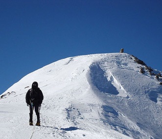 Azərbaycan alpinisti Avropanın ən yüksək zirvəsini fəth etdi