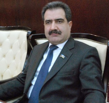 Deputat məmurlardan gəlirlərini açıqlamağı tələb edib