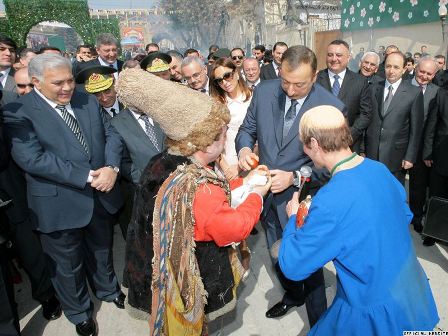 Prezident Bakıdakı Novruz şənliklərində iştirak edib 