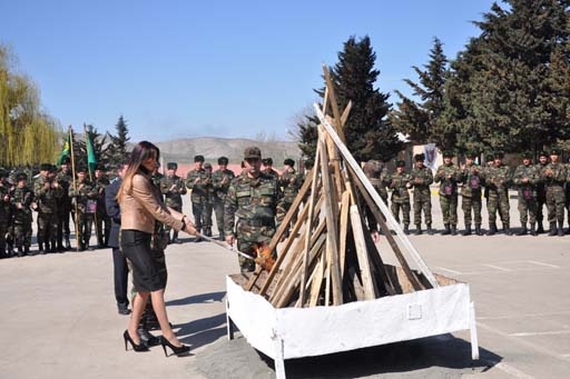 Deputat ön cəbhədə əsgər və zabitlərlə görüşüb - FOTO