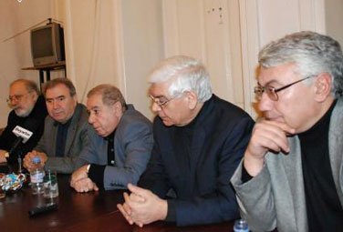 Ziyalılar Forumu hakimiyyətə xəbərdarlıq etdi: “Ayılın, uçurum qarşısındasınız!”