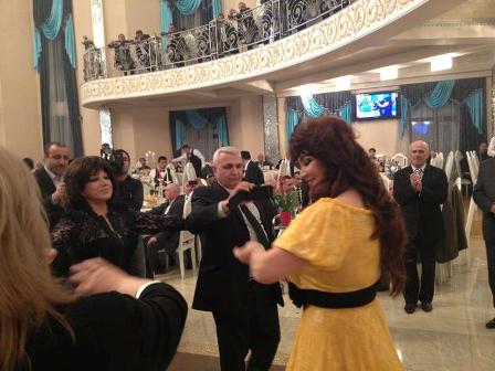 Nazpəri Dostəliyeva İsa Qəmbərin oğlunun toyunda - FOTOLAR