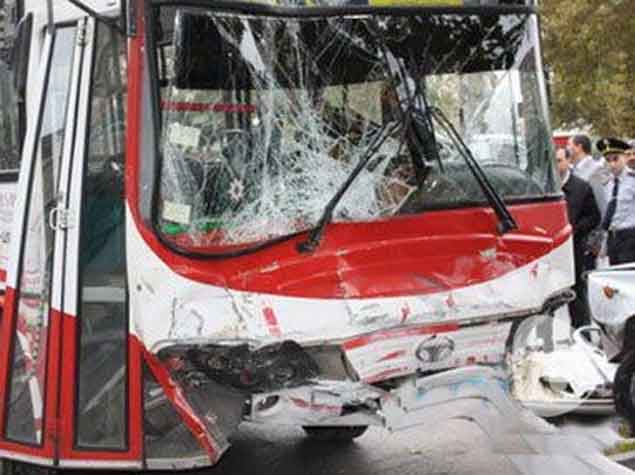 Bakıda daha bir sərnişin avtobusu aşıb, 15 nəfər yaralanıb 