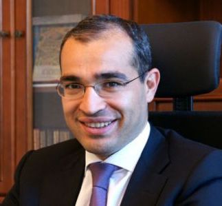 Yeni nazir Təhsil Nazirliyinin kollektivinə təqdim edildi