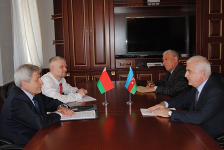 İsmət Abasov Belarus səfirini qəbul edib