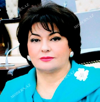 Rəbiyyət Aslanova telekanalları qınadı: “Bizim televiziyalara baxın, nə baş verir?”